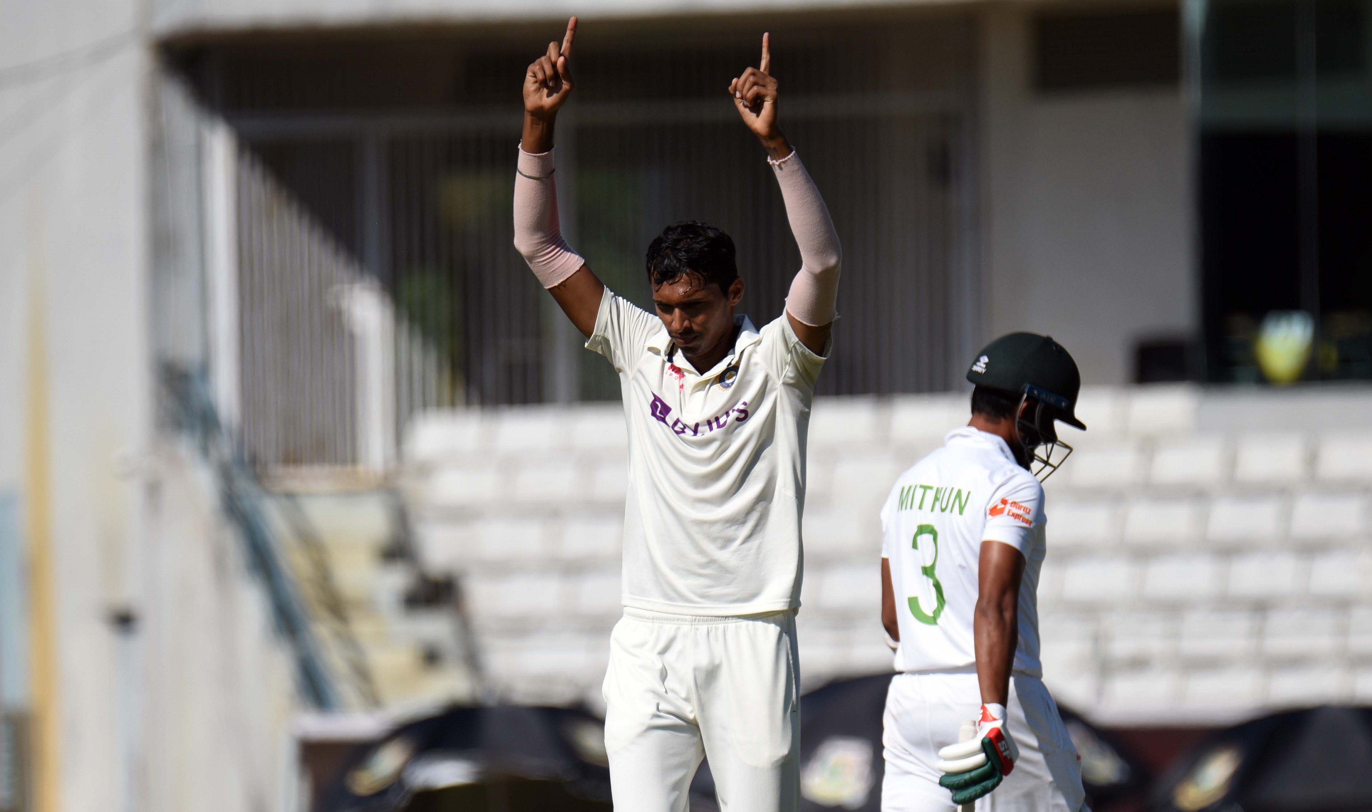 বাংলাদেশের বিপক্ষে ভারতের টেস্ট দলে সৌরভ-সাইনি-উনাদকাট