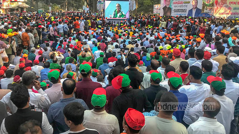 চট্টগ্রামের পলোগ্রাউন্ড মাঠে রোববার আওয়ামী লীগের জনসভায় দলীয় সভানেত্রী ও প্রধানমন্ত্রী শেখ হাসিনা।&amp;nbsp;ছবি: সুমন বাবু