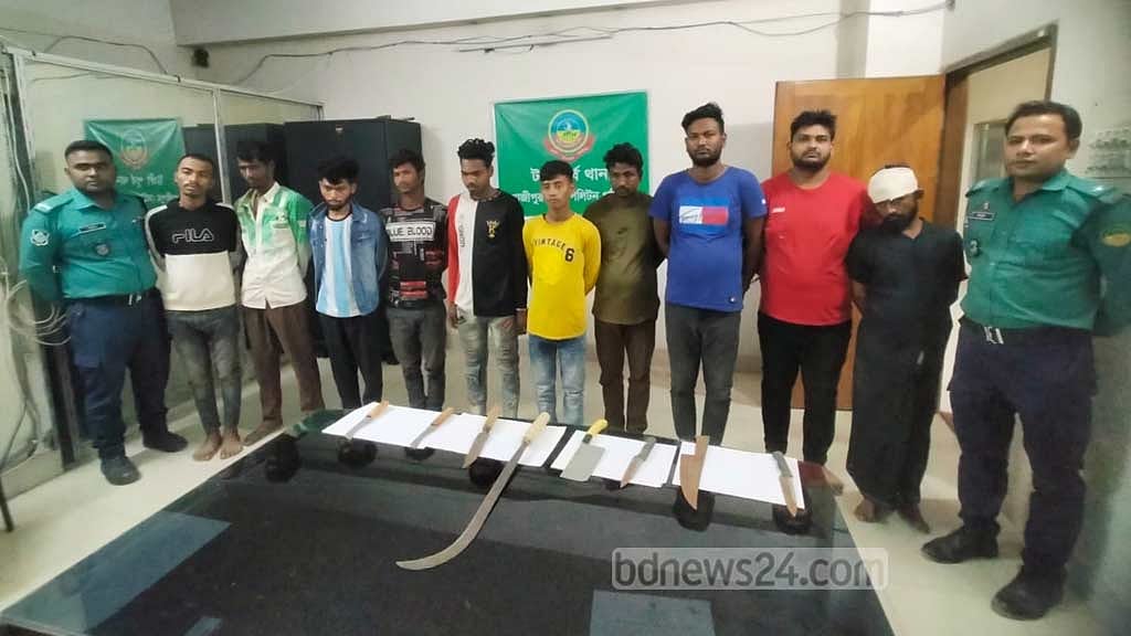 টঙ্গীতে `ডাকাতির প্রস্তুতিকালে’ অস্ত্রসহ গ্রেপ্তার ১০
