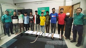 টঙ্গীতে `ডাকাতির প্রস্তুতিকালে’ অস্ত্রসহ গ্রেপ্তার ১০