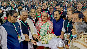 পরিবর্তনে গেলেন না শেখ হাসিনা