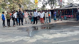 জয়পুরহাটে ট্রাকের ধাক্কায় গেল গ্রাম পুলিশের প্রাণ