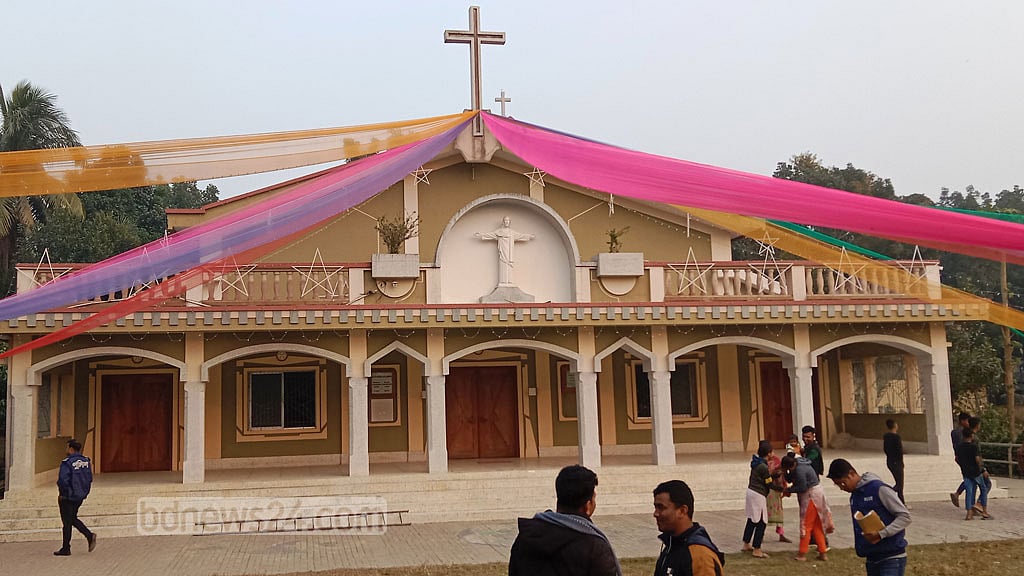 বড়দিন: গোপালগঞ্জের ১৬৩ গির্জায় উৎসবের আবহ