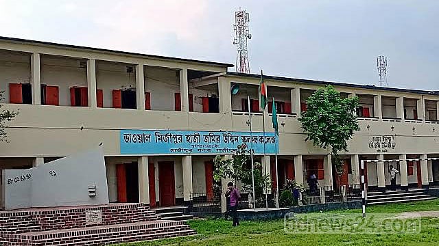 ‘আবেদন না করেও’ কলেজে ভর্তির এসএমএস, বিপাকে শিক্ষার্থীরা