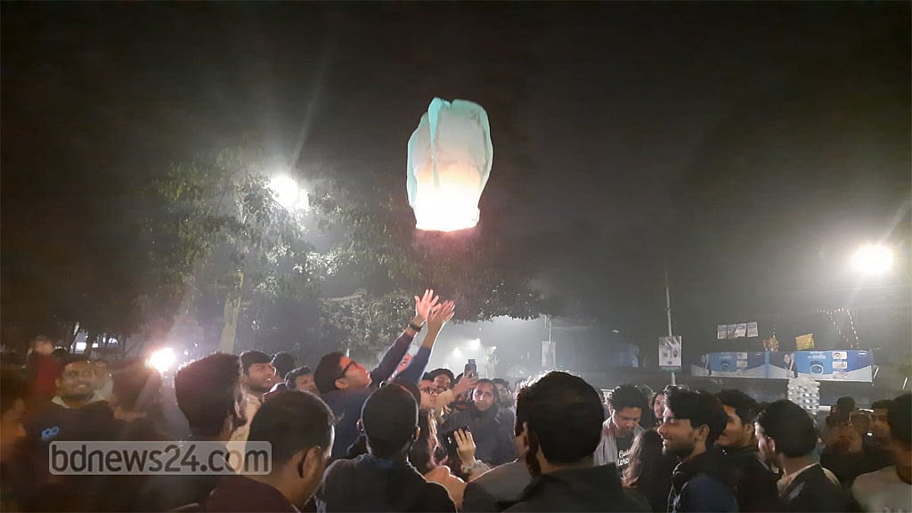 বর্ষবরণে বিধিনিষেধ ভাঙল; ফুটল পটকা, উড়ল ফানুস