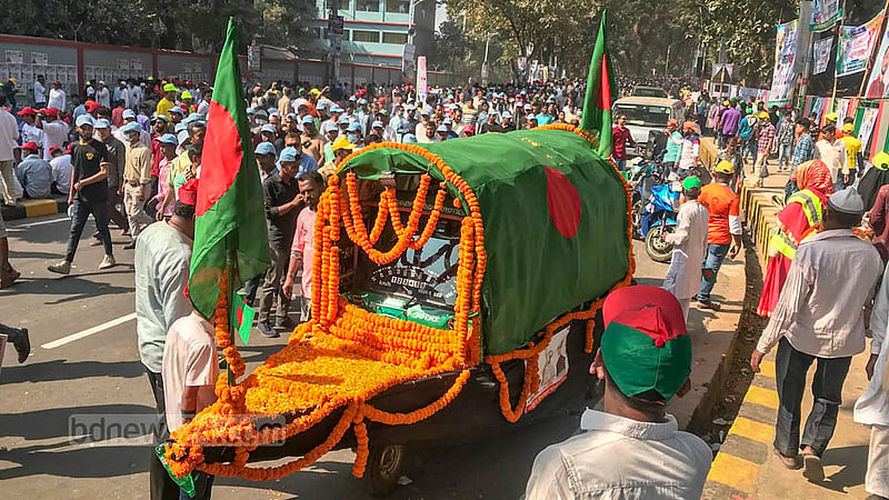 চট্টগ্রামের পলোগ্রাউন্ড মাঠে রোববার আওয়ামী লীগের সমাবেশ ঘিরে নেতাকর্মীদের মাঝে ছিল উৎসবের আমেজ।&amp;nbsp;ছবি: সুমন বাবু
