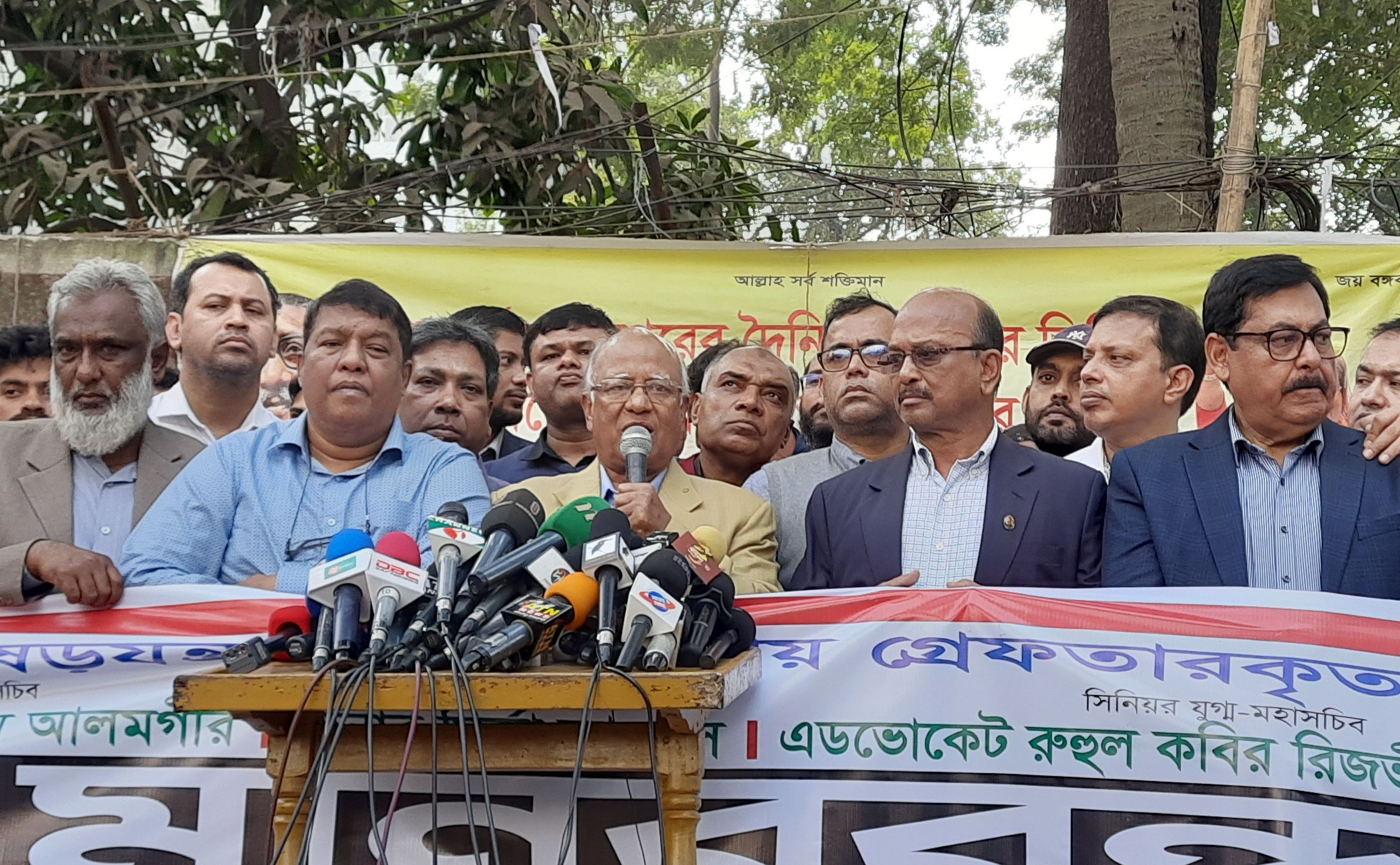 এই সরকার টিকতে পারবে না: মোশাররফ