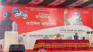 আওয়ামী লীগের কমিটি নিয়ে ঝুঁকি নিলেন না শেখ হাসিনা