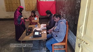 রংপুরে ৫ ঘণ্টায় প্রায় ২৫% ভোট: রিটার্নিং কর্মকর্তা