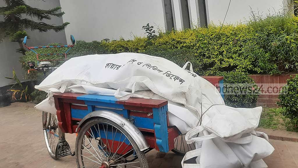 গাইবান্ধায় বাসচাপায় অটোরিকশার ৩ আরোহী নিহত