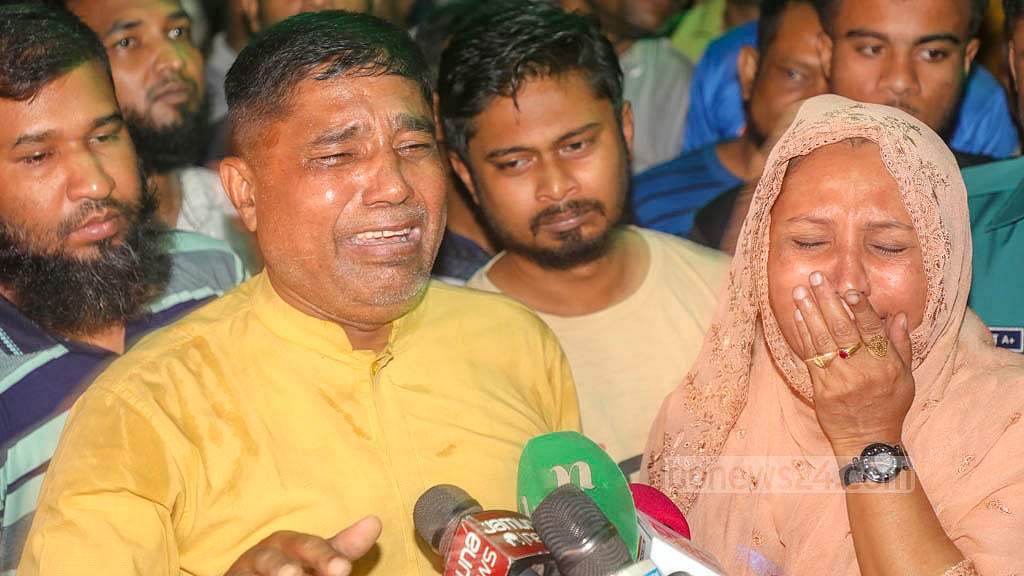 গাড়িটি দুর্ঘটনা ঘটিয়ে নারীকে ছেঁচড়ে নিয়ে গেল এক কিলোমিটার