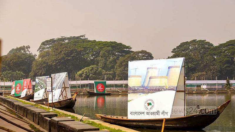 আওয়ামী লীগের জাতীয় সম্মেলন উপলক্ষে সোহরাওয়ার্দী উদ্যানের সাজসজ্জায় স্থান পেয়েছে সরকারের বিভিন্ন উন্নয়ন কর্মকাণ্ডের ছবিও।&amp;nbsp;ছবি: মাহমুদ জামান অভি