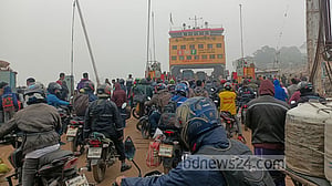 কুয়াশা: পাটুরিয়া-দৌলতদিয়া সাড়ে ১০ ঘণ্টা পর ফেরি চালু