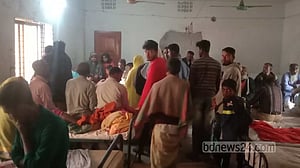 লালমনিরহাটে দুই ইউপি চেয়ারম্যান প্রার্থীর সমর্থকদের সংঘর্ষে আহত ৩০