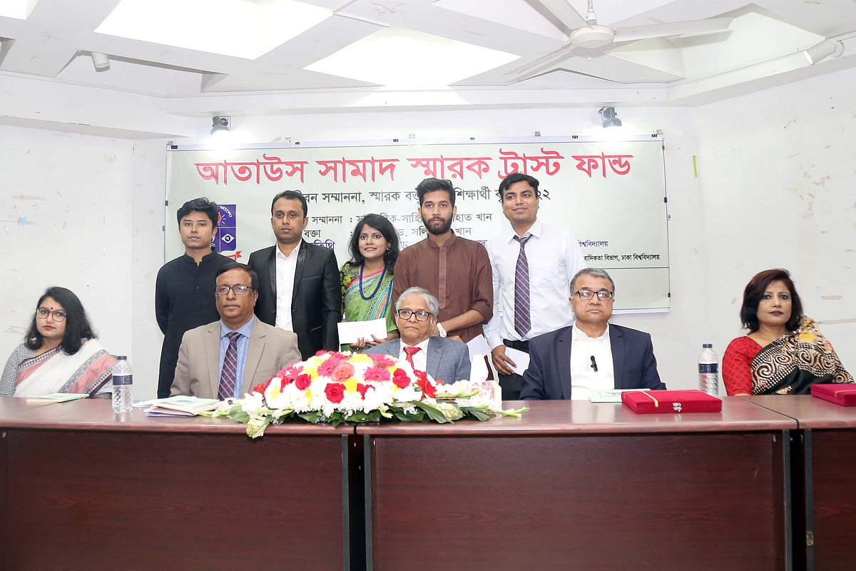 রাহাত খানের জীবনে পাওয়া সম্মাননা স্মারক মরণের পর হস্তান্তর