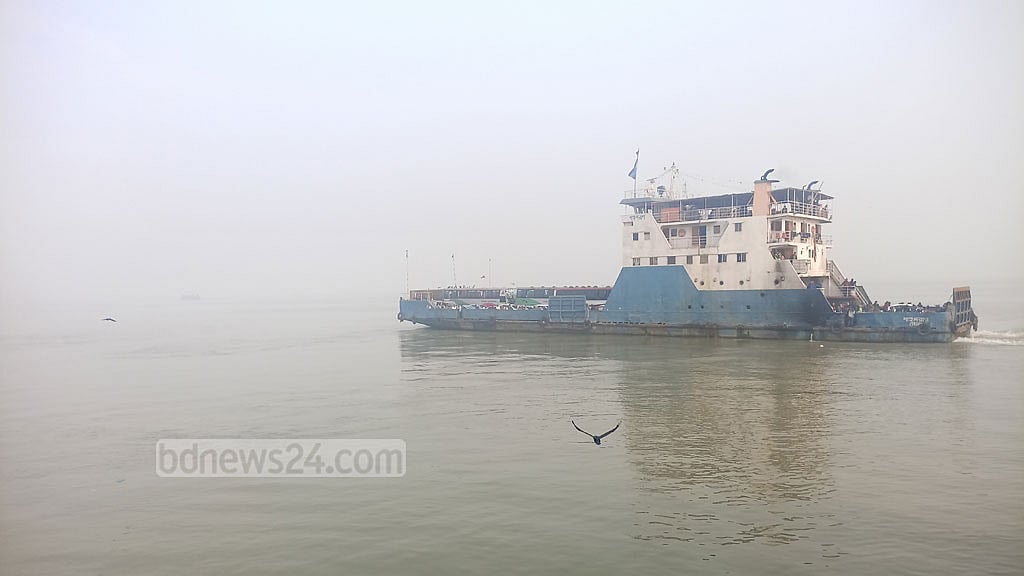 কুয়াশা: আড়াই ঘণ্টা পর দৌলতদিয়া-পাটুরিয়া ফেরি চালু