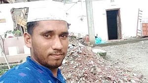 কুমিল্লায় চাষের ট্রাক্টর উল্টে প্রাণ গেল চালকের