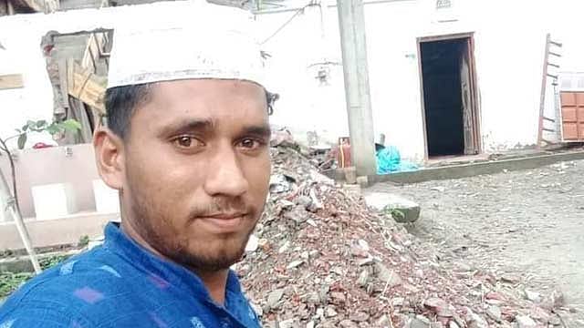 কুমিল্লায় চাষের ট্রাক্টর উল্টে প্রাণ গেল চালকের