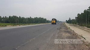 যাত্রী সংকটে পরিবহন শূন্য উত্তরের পথ 