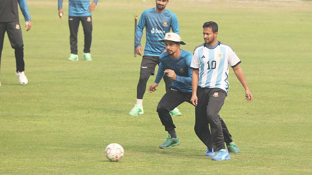 সাকিব বোলিং না করলে বাদ পড়বেন কে