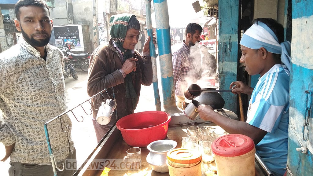 আর্জেন্টিনার জয়ের খুশিতে ইব্রাহিমের দোকানে চা ‘ফ্রি’