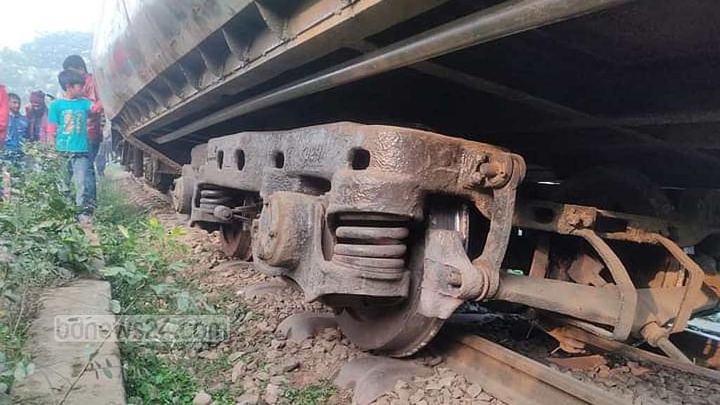 বগি লাইনচ্যুত: ৩ ঘণ্টা পর ময়মনসিংহে ট্রেন চালু