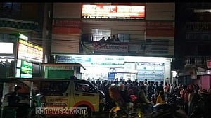 মাদারীপুরে রোগীর মৃত্যুতে হাসপাতালে ভাঙচুর