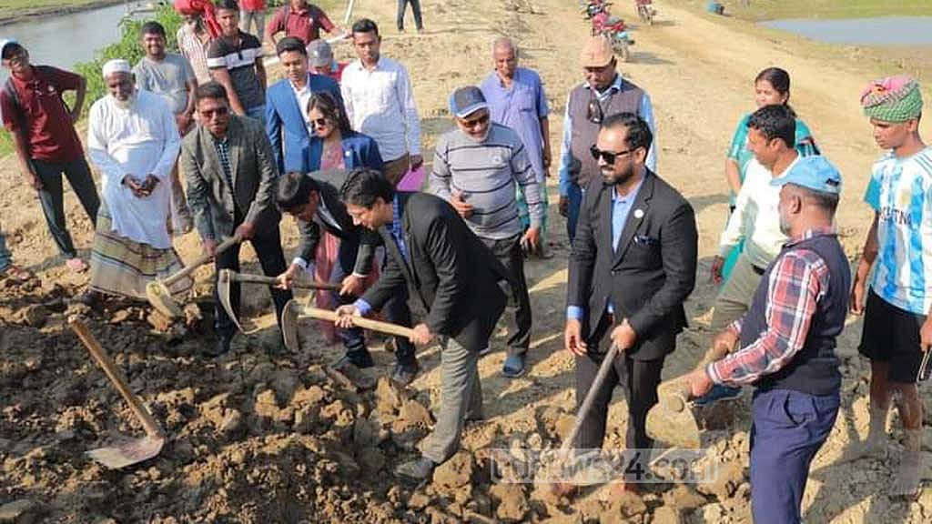 হাওরের বাঁধ সংস্কার: ‘নিয়মরক্ষার’ কাজ শুরু, আশঙ্কায় কৃষক