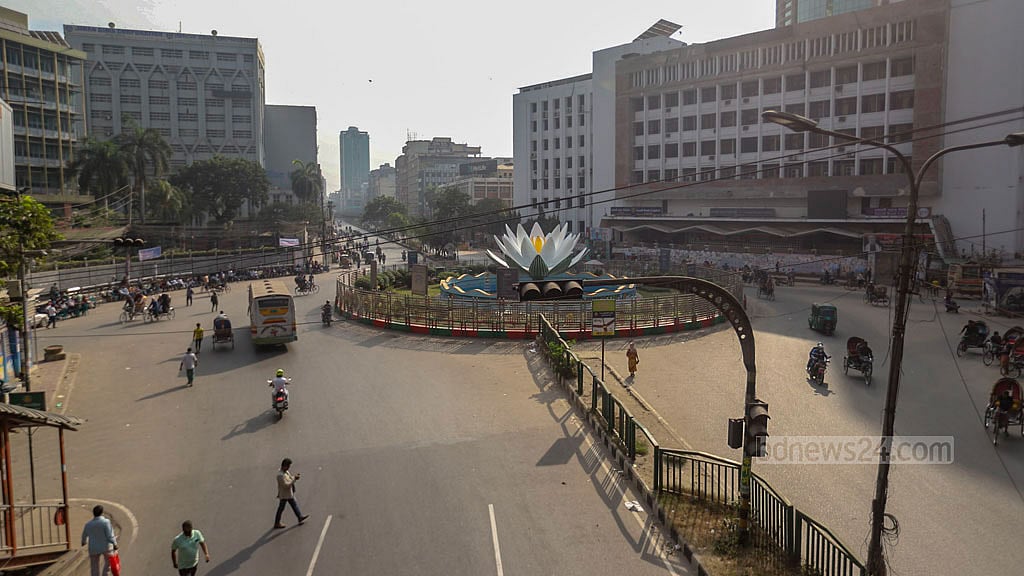 ঢাকার রাস্তা ফাঁকা, ছাড়েনি দূরপাল্লার বাস