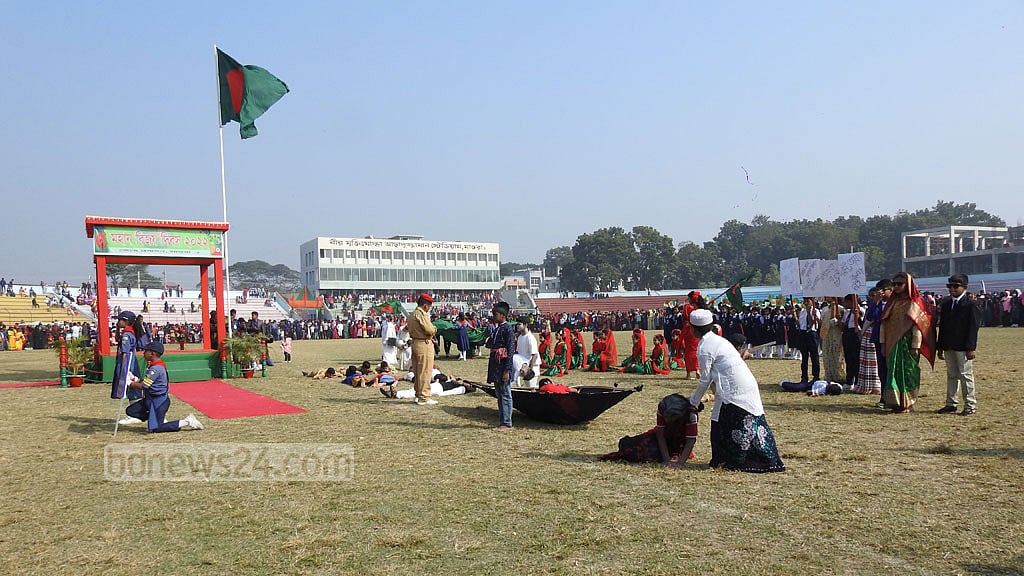 বিনম্র শ্রদ্ধায় সারাদেশে বিজয় দিবস পালিত