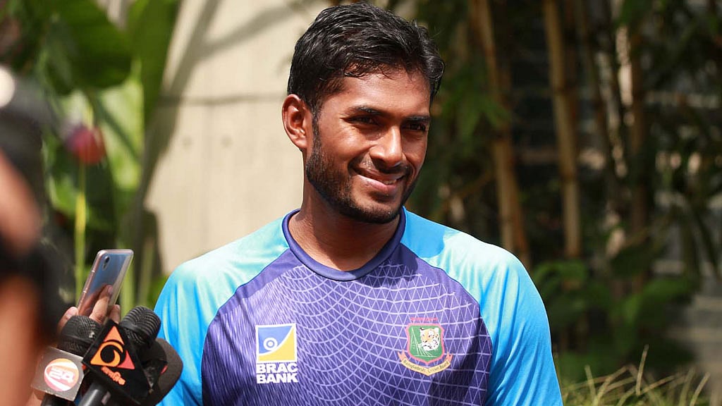 সেঞ্চুরির পর জহুরুলের ফিফটি, মইনের ৫ উইকেট