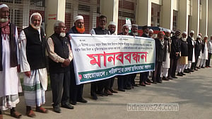 শরীয়তপুরে কনডম দিয়ে সাজসজ্জা: দায়ীদের শাস্তি চান মুক্তিযোদ্ধারা