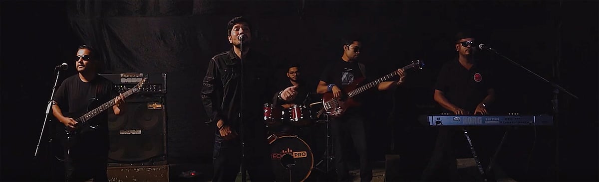 নতুন গান মায়া নিয়ে এলো  ছুটি ব্যান্ড