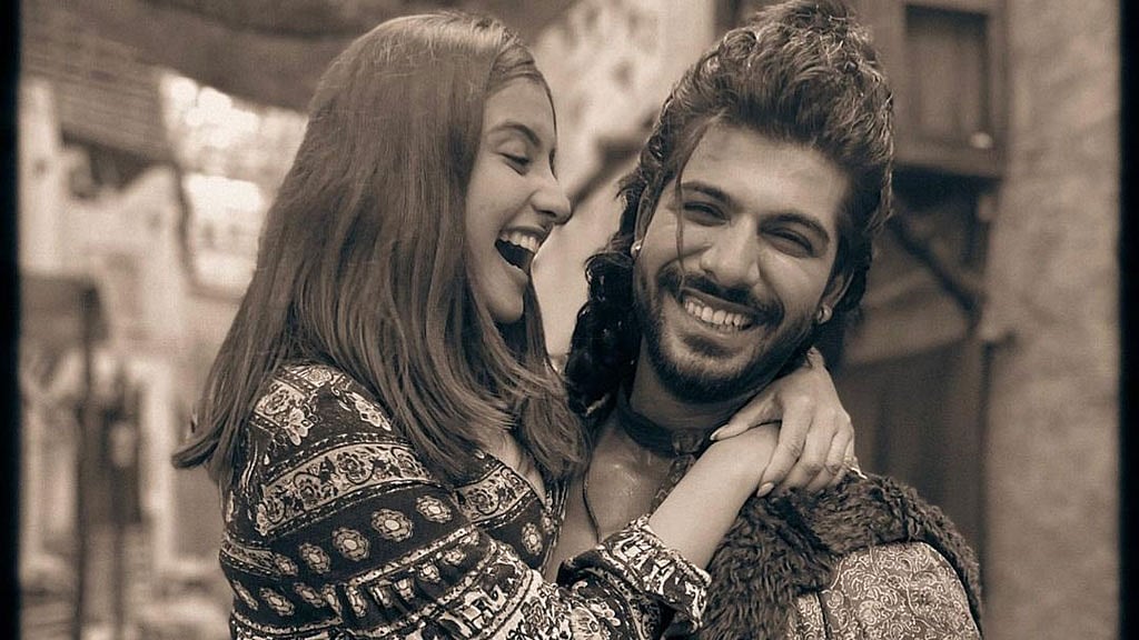 তুনিশার ‘আত্মহত্যা’: সাংবাদিকদের কাছে শেজানের বোনদের আর্জি