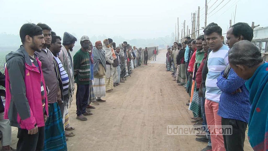 গাজীপুরে ব্রিজের নির্মাণকাজ দ্রুত শেষ করার দাবি এলাকাবাসীর