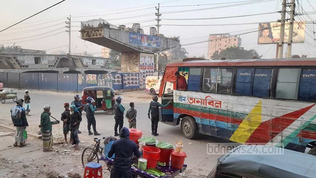 গাজীপুরে দূরপাল্লার বাস কম, চেকপোস্টে তল্লাশি ‘তথ্য পেলে’