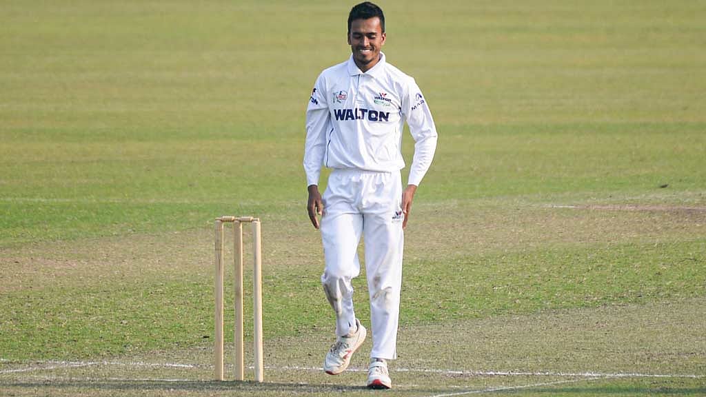 মুরাদের ৫ উইকেট, ফজলে মাহমুদের ৫ রানের আক্ষেপ