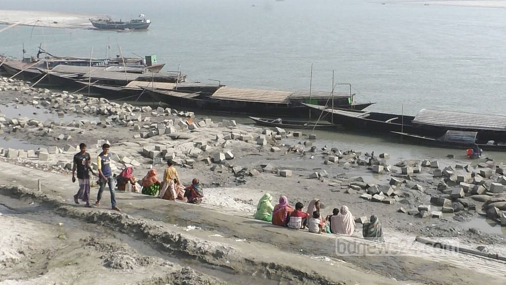 কুড়িগ্রামে খেয়াঘাট নিয়ে বিআইডব্লিউটিএ-জেলা পরিষদের রশি টানাটানি