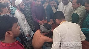 নজরুল বিশ্ববিদ্যালয়ে শিক্ষার্থীকে ‘থাপ্পড়’ দেওয়ার পর ছাত্রলীগ কর্মীকে পিটুনি