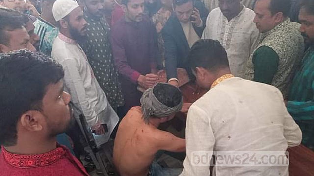 নজরুল বিশ্ববিদ্যালয়ে শিক্ষার্থীকে ‘থাপ্পড়’ দেওয়ার পর ছাত্রলীগ কর্মীকে পিটুনি