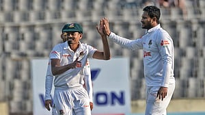 সাকিব-তাইজুলের দারুণ বোলিংয়ের দিনে সেই চেনা আক্ষেপ