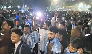 এ রাত ফুটবলপ্রেমীদের