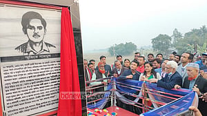ঝিনাইগাতীর স্মৃতিসৌধে শহীদ মুক্তিযোদ্ধা নাজমুলের ম্যুরাল