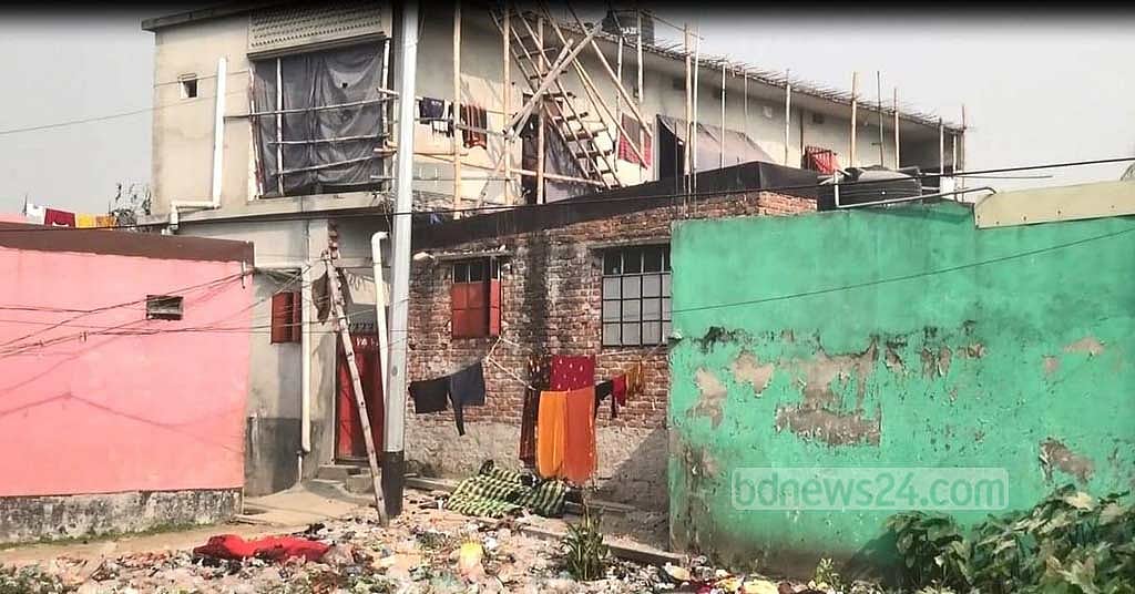 নারায়ণগঞ্জে ‘গ্যাসের আগুনে’ ঘুমন্ত মা ও শিশুকন্যা দগ্ধ