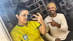 আর্জেন্টিনা ভক্ত পরীমনির গায়ে যে কারণে ব্রাজিলের জার্সি
