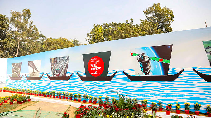 আওয়ামী লীগের জাতীয় সম্মেলন উপলক্ষে সোহরাওয়ার্দী উদ্যানের সাজসজ্জায় স্থান পেয়েছে সরকারের বিভিন্ন উন্নয়ন কর্মকাণ্ডের ছবিও।&amp;nbsp;ছবি: মাহমুদ জামান অভি
