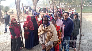 চরফ্যাশনের তিন ইউপিতে ভোটগ্রহণ চলছে
