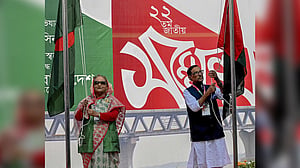 চ্যালেঞ্জ মোকাবিলায় পুরানোদের প্রতি শেখ হাসিনার আস্থা