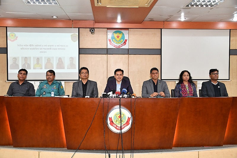 দেশে লাইভ পর্ন সাইট পরিচালনার অভিযোগে গ্রেপ্তার ৬