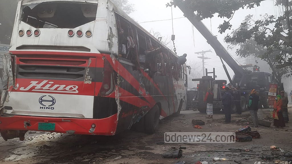 সিরাজগঞ্জে ট্রেনের ধাক্কায় বাসের সুপারভাইজার নিহত